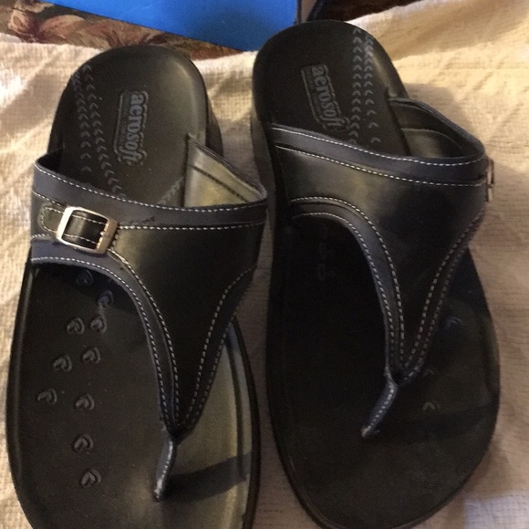 Sandals - Picture 1 of 4